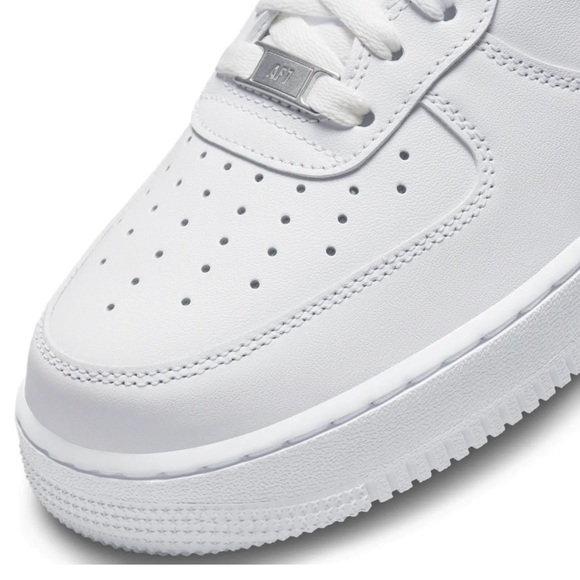 [CW2288-111] Mens Nike Air Force 1 '07 - Triple White display model - Picture 6 of 6